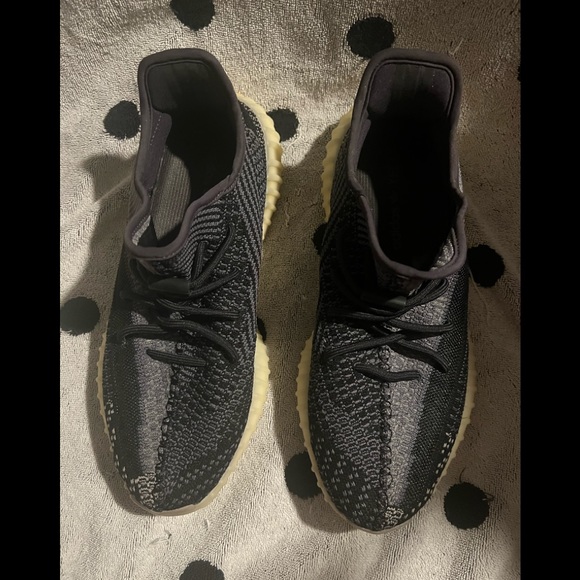 Yeezy Boost 350 V2 - Picture 2 of 8